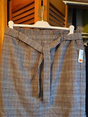 Reitmans Plaid Pencil Skirt in Gray and Brown with Subtle Red Accents